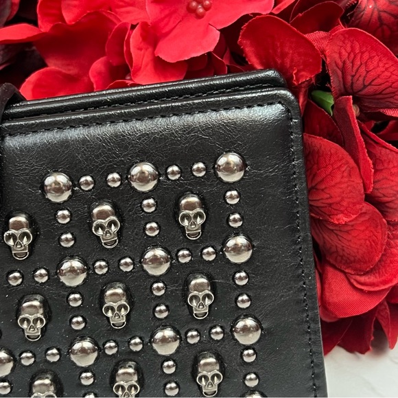 Gothic Skull Studded Black Leather Clutch Wallet BiFold - Picture 5 of 16